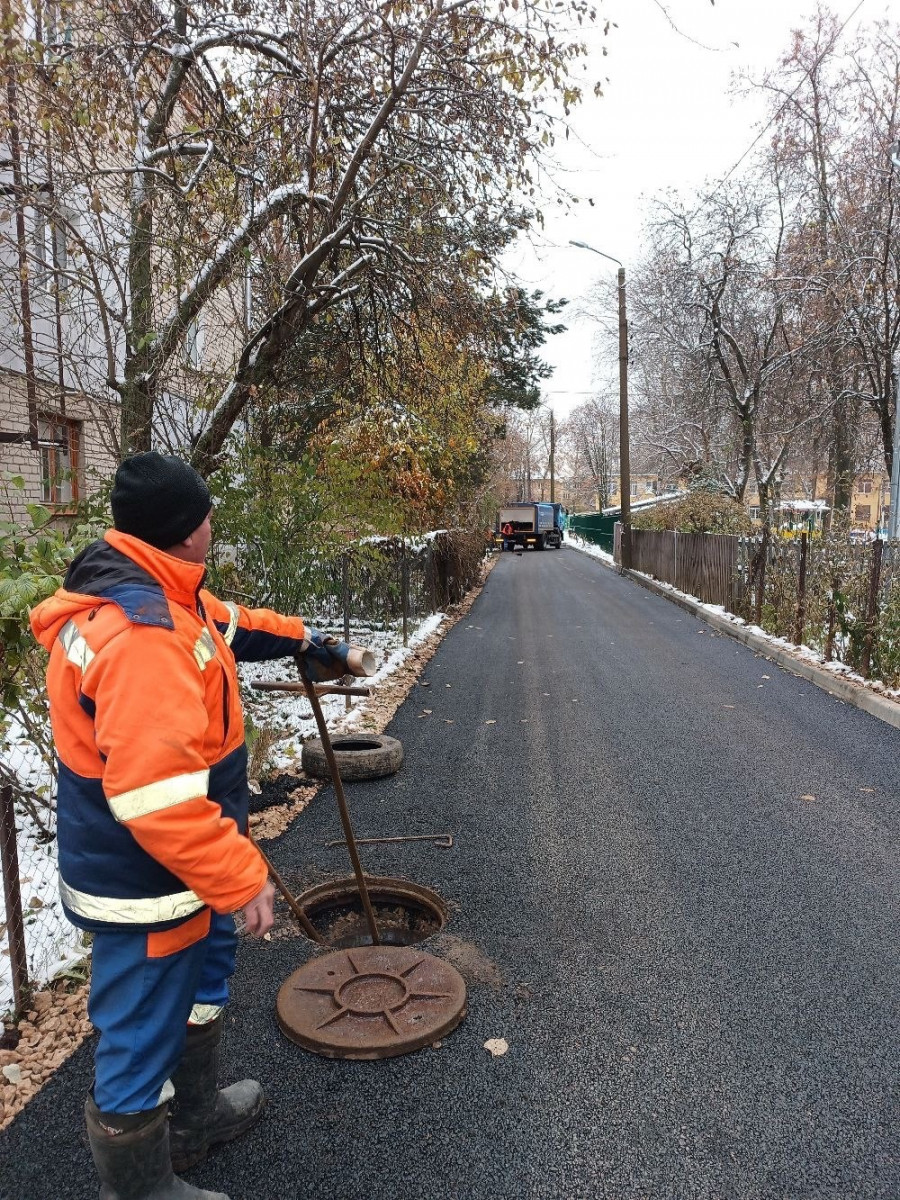 Более тысячи крышек люков восстановил Нижегородский водоканал с начала 2023 года