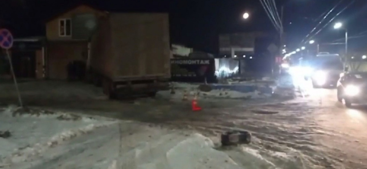 Большегруз врезался в нежилое здание в Дзержинске