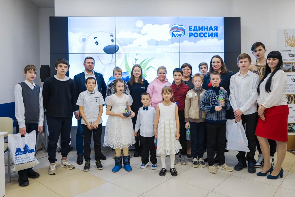 День рождения «Единой России» прошел в формате встречи с многодетными семьями в нижегородском штабе