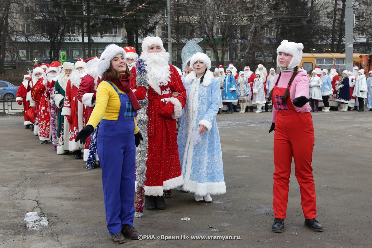 Каждый второй россиянин проведет новогодние праздники в кругу семьи
