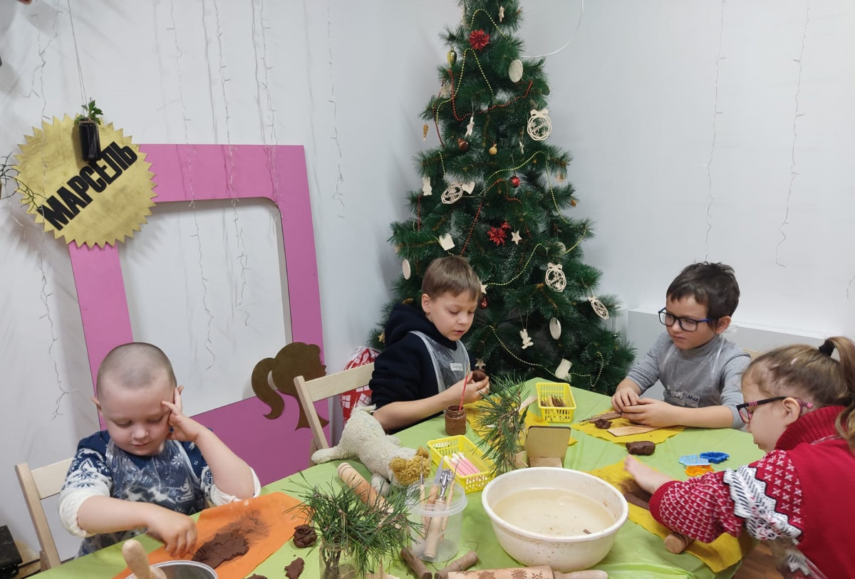 В Выксе запустили бесплатные занятия по глинотерапии и керамике для детей с инвалидностью