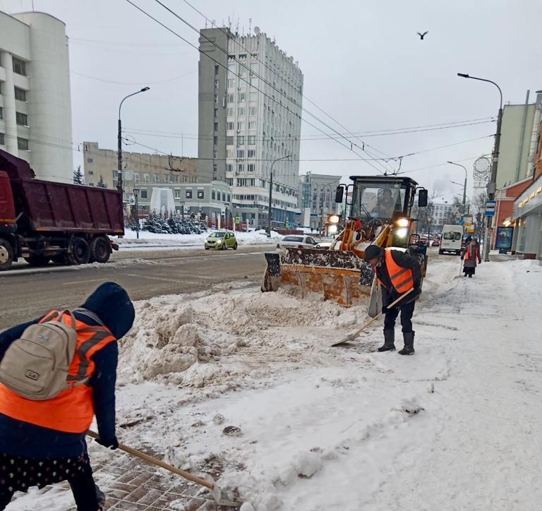 Последствия снежного циклона «Ваня» ликвидируют в Нижнем Новгороде