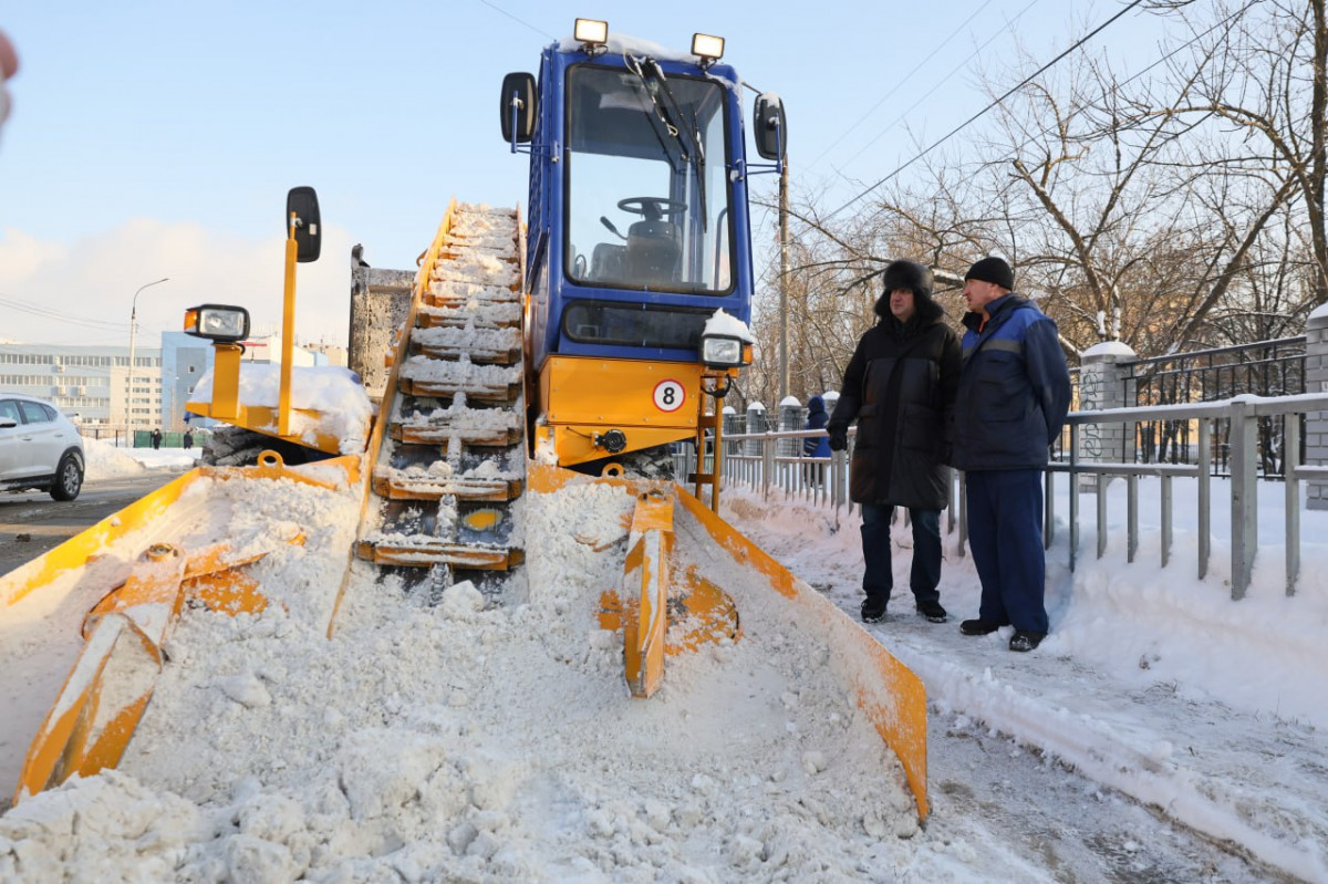 Глава Дзержинска проверил работу коммунальных служб по ликвидации последствий снегопада