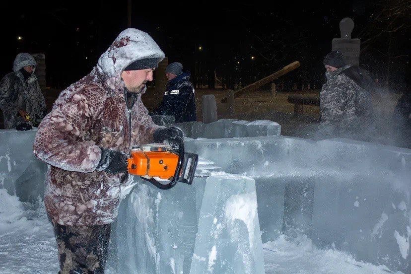 Сказочный Ледовый лабиринт начали строить в Автозаводском парке