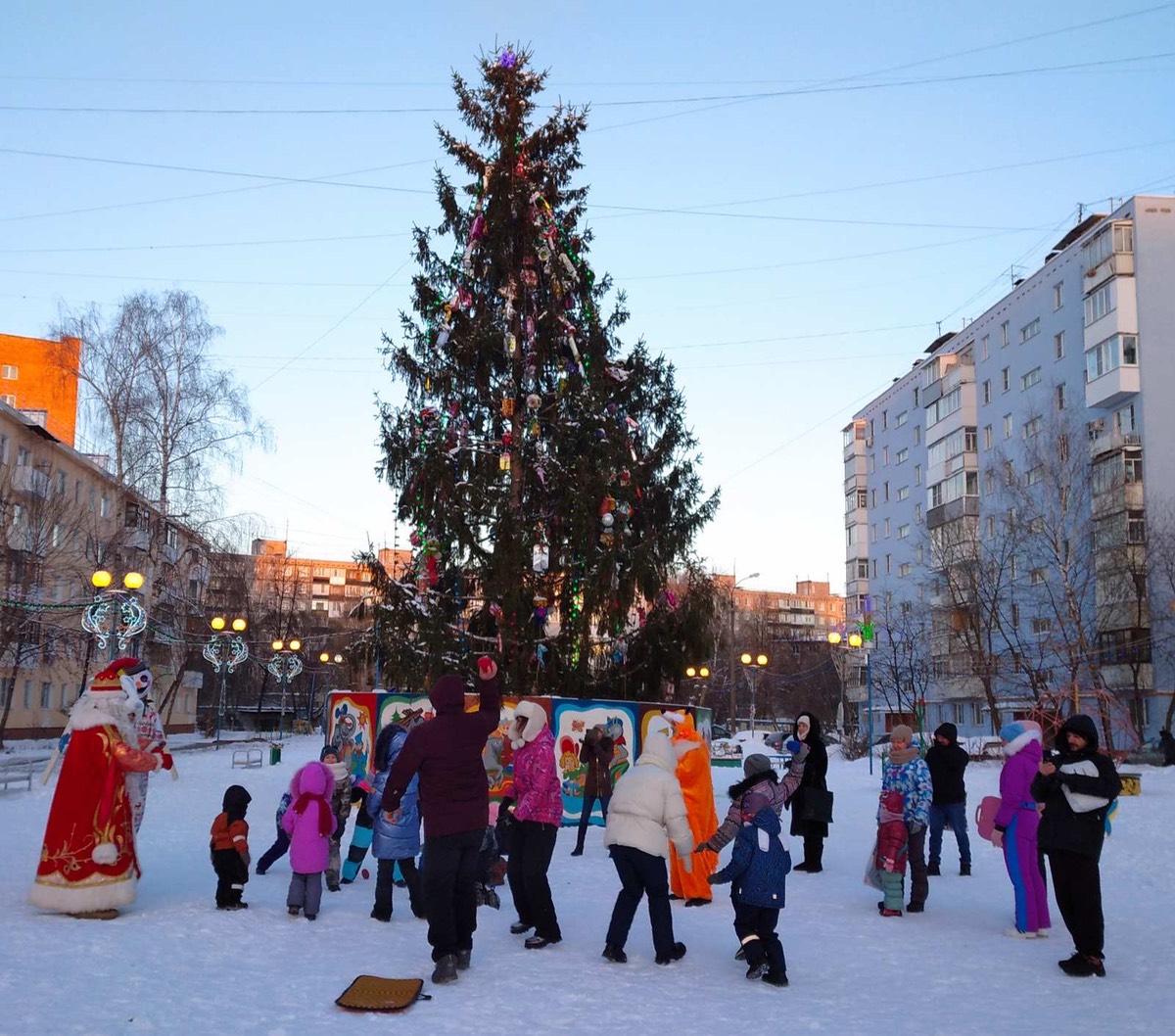 Дед Мороз и Снегурочка встретятся с детьми Московского района 7 января