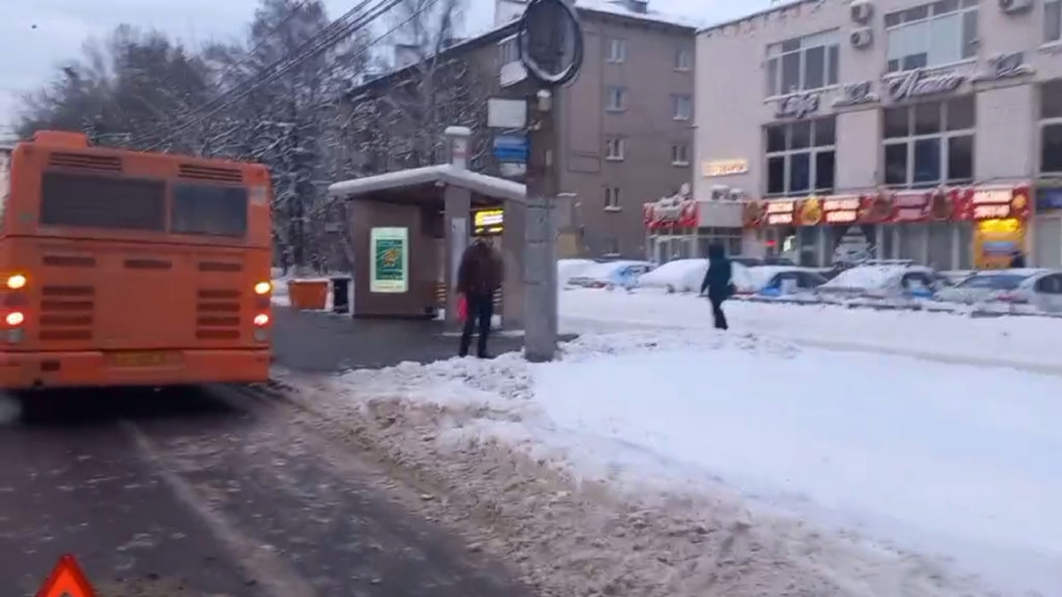 Пенсионерку госпитализировали после падения в нижегородском автобусе