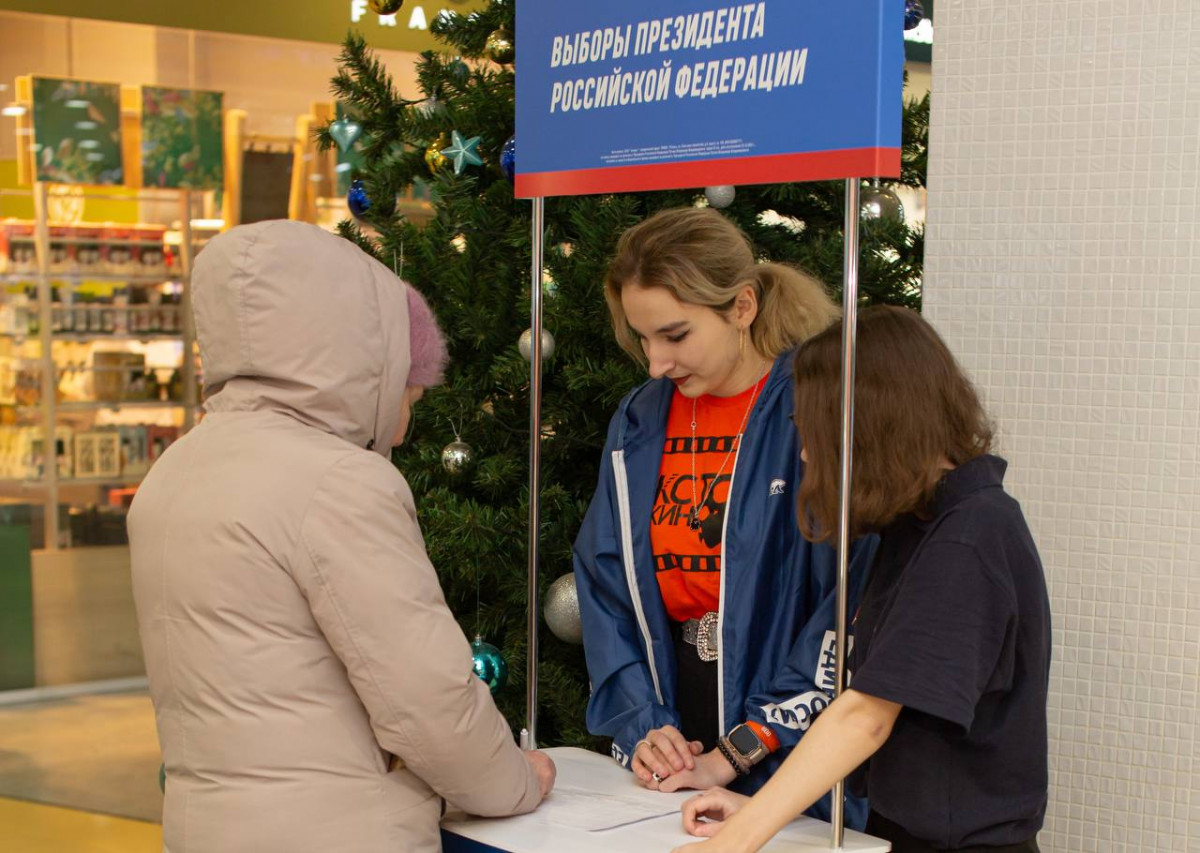 Сбор подписей за кандидата на выборы президента РФ Владимира Путина проходит в Кстове