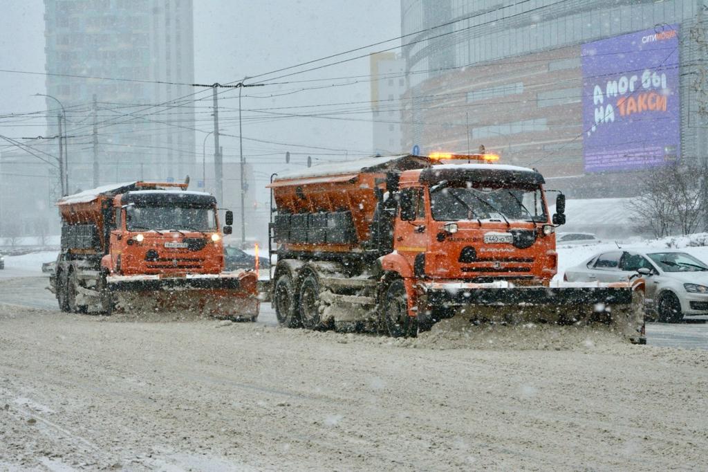 Дорожные службы Нижнего Новгорода работают в усиленном режиме из-за снегопада