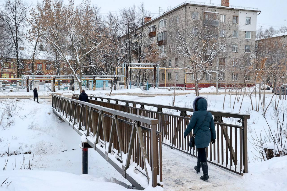Новые пешеходные мосты обустроили через Борзовку в Ленинском районе