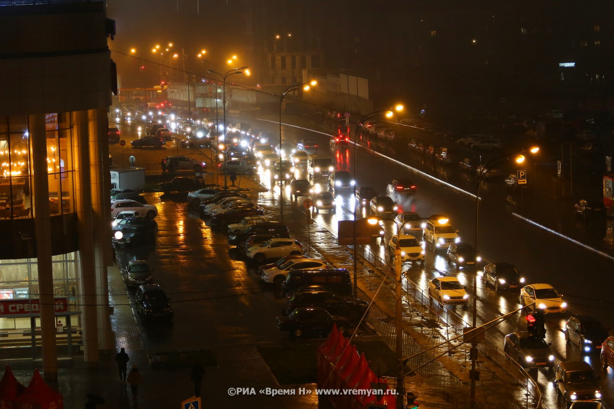 Многокилометровые пробки образовались в Нижнем Новгороде вечером
