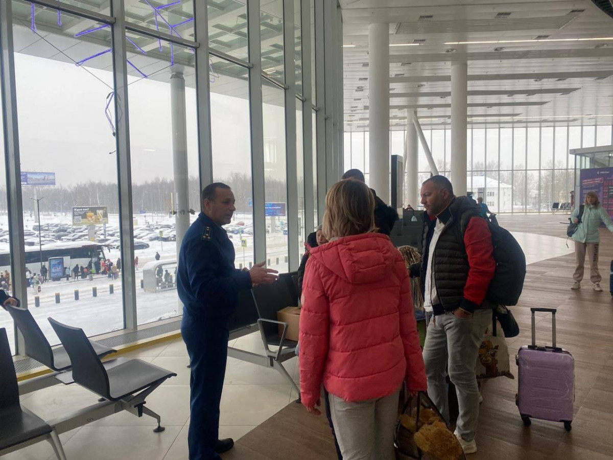 Мобильная приемная для пассажиров рейса из Египта организована в нижегородском аэропорту