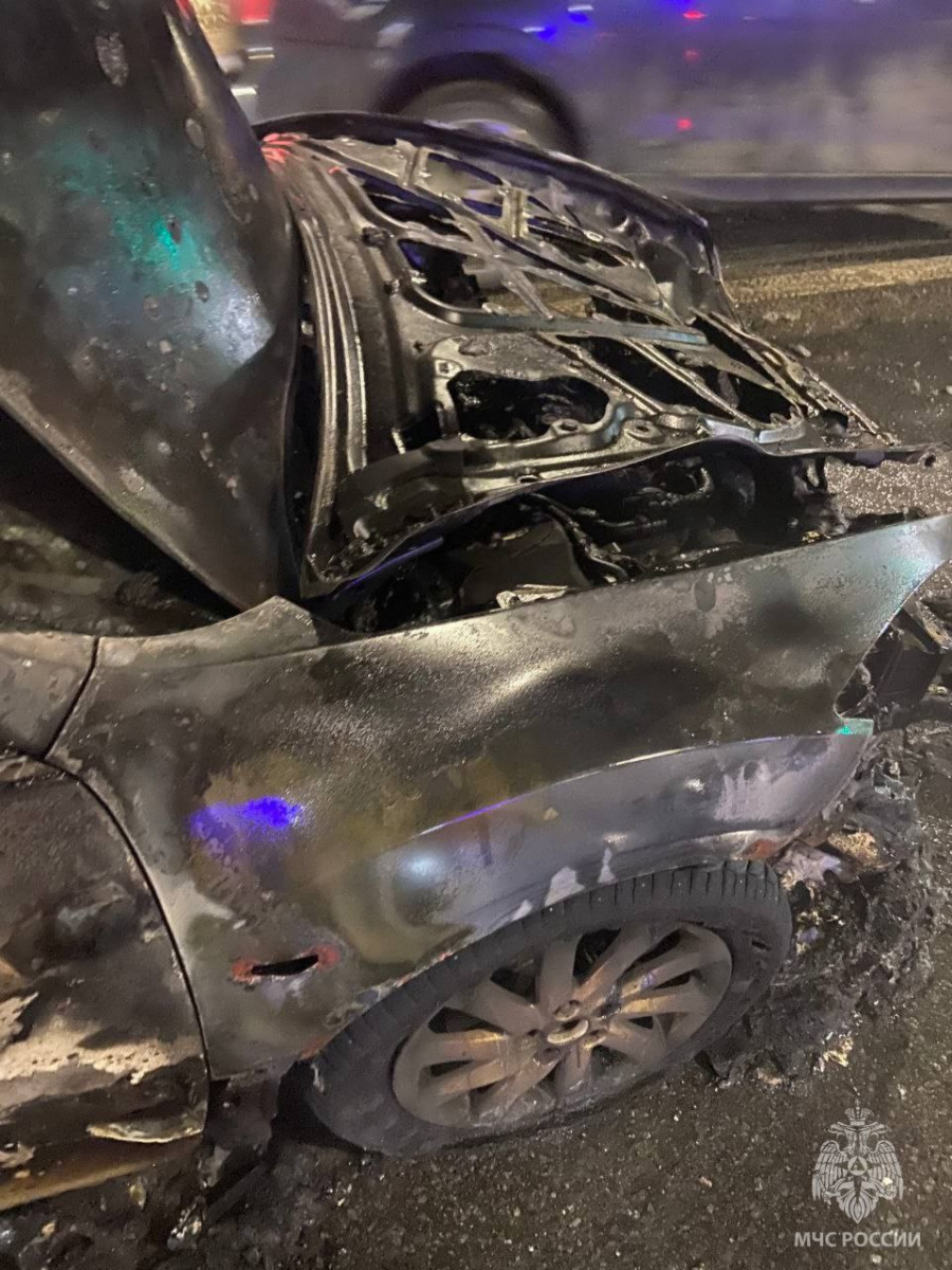 Автомобиль загорелся в Нижнем Новгороде вечером 23 января