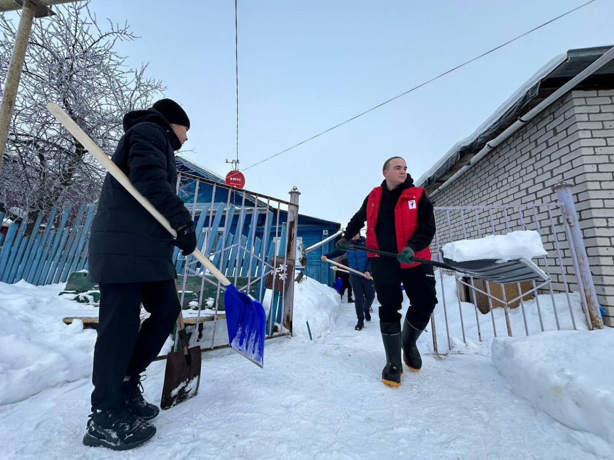 Бригада «Добрых снеговиков» оказывает помощь в уборке снега для жителей пригородов Дзержинска