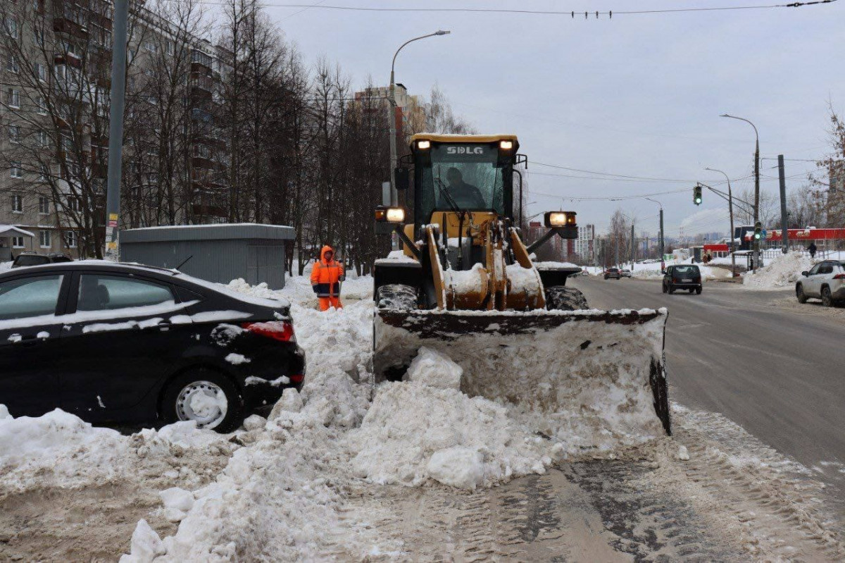 Главы районов Нижнего Новгорода проверяют ход уборки от снега дворов и тротуаров в выходные