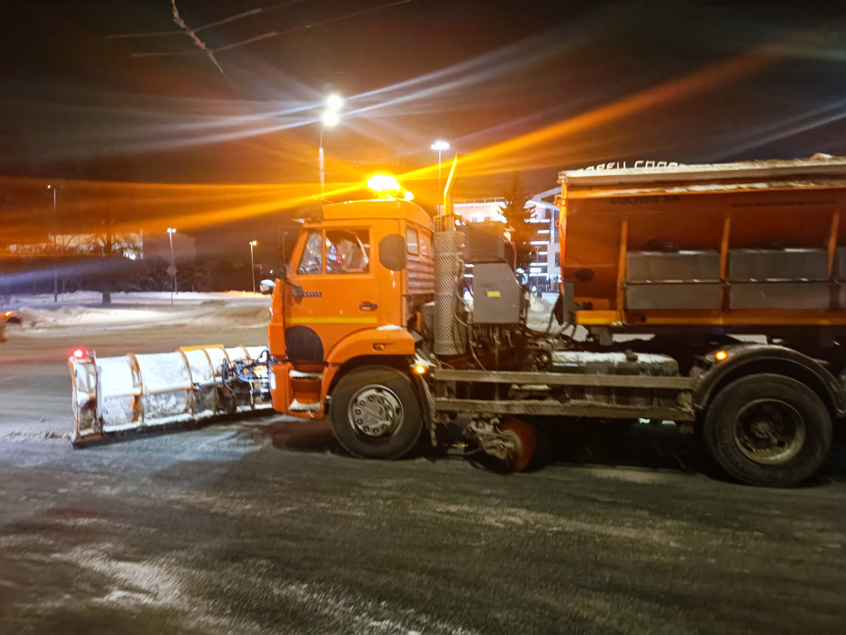 Основные работы по уборке и вывозу снега в Нижнем Новгороде проводятся по ночам