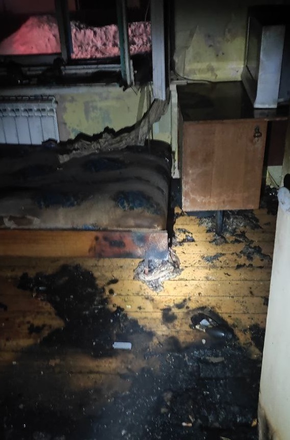 Мужчина погиб на пожаре в двухэтажном доме на Бору