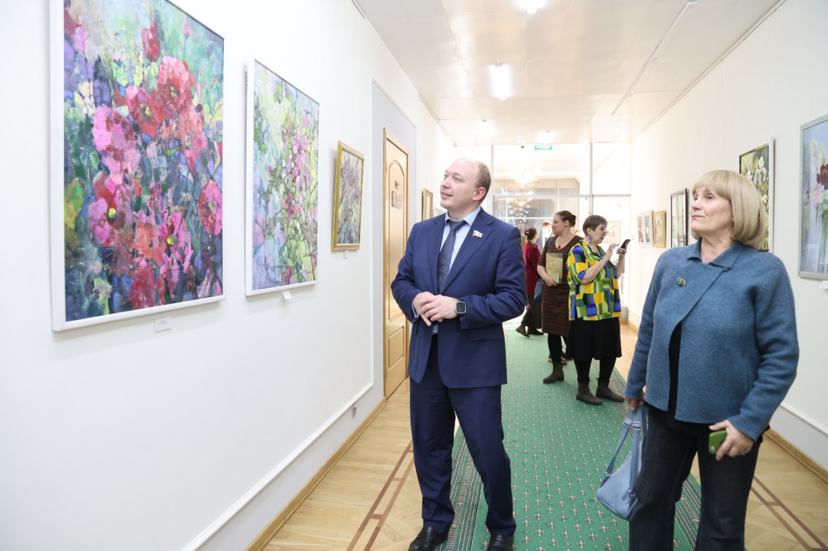 Уникальная выставка цветов открылась в Законодательном собрании