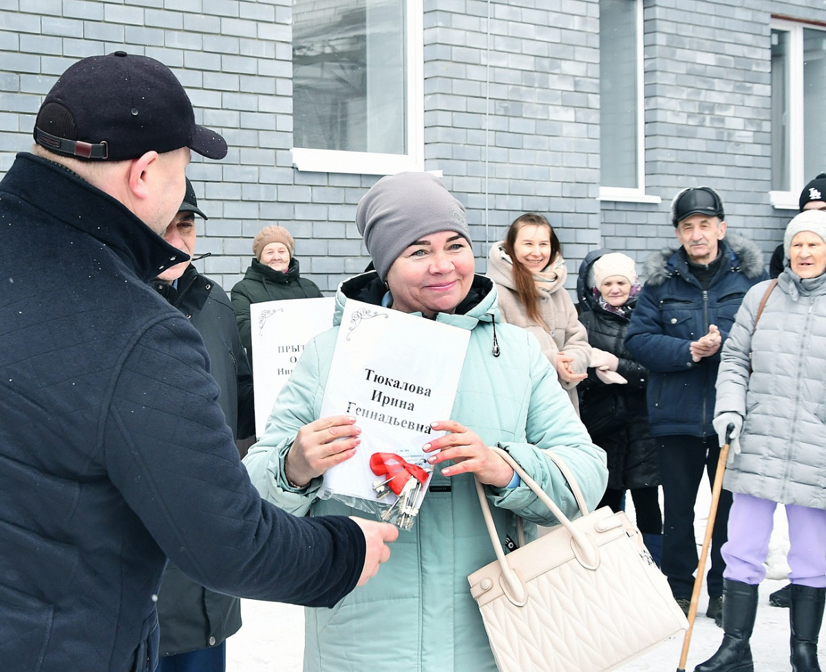 Более 100 человек из аварийного жилья в Шахунье получили ключи от новых квартир