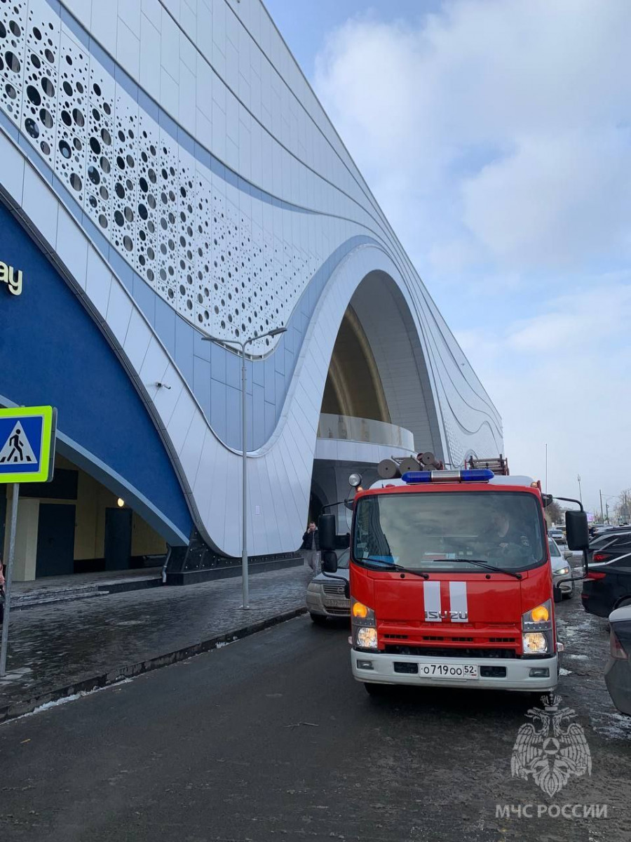 Около 300 человек эвакуировали из нижегородского ТЦ «Океанис»