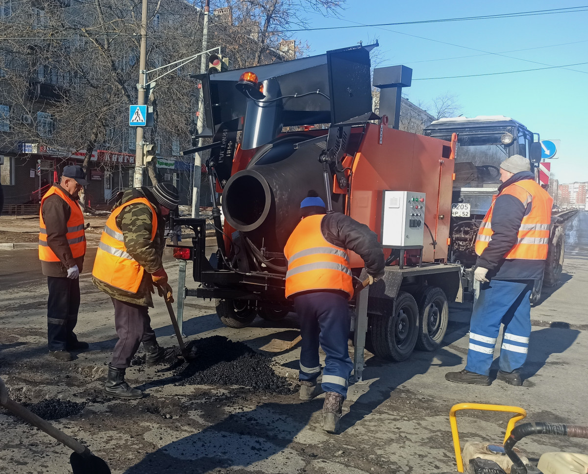 Каждый район Нижнего Новгорода пополнили новые рециклеры для оперативного ямочного ремонта