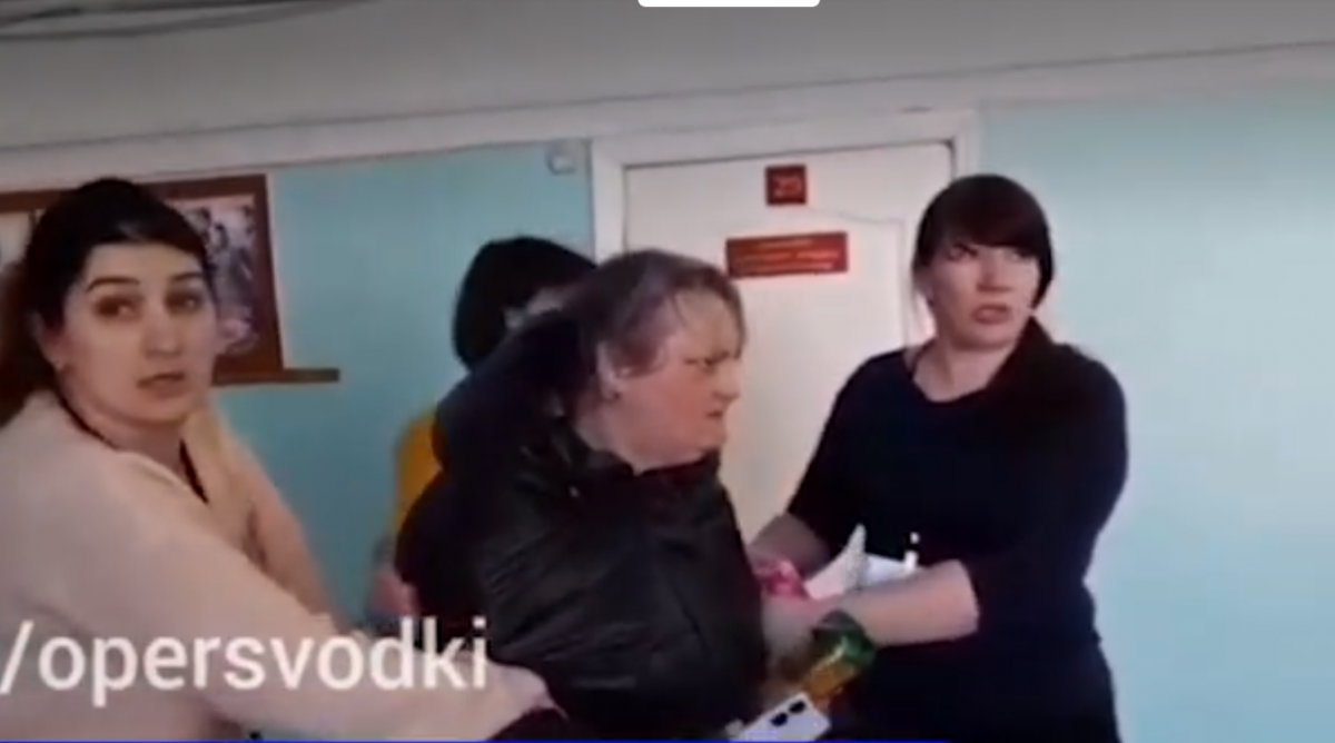 Поджечь фейерверк на УИК в Дзержинске женщину заставили мошенники