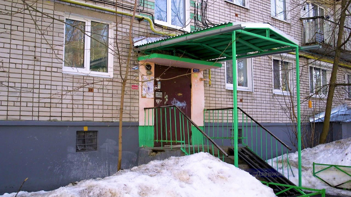 После жалобы жильцов в ГЖИ в доме по улице Ульянова в Дзержинске отремонтировали подъезд