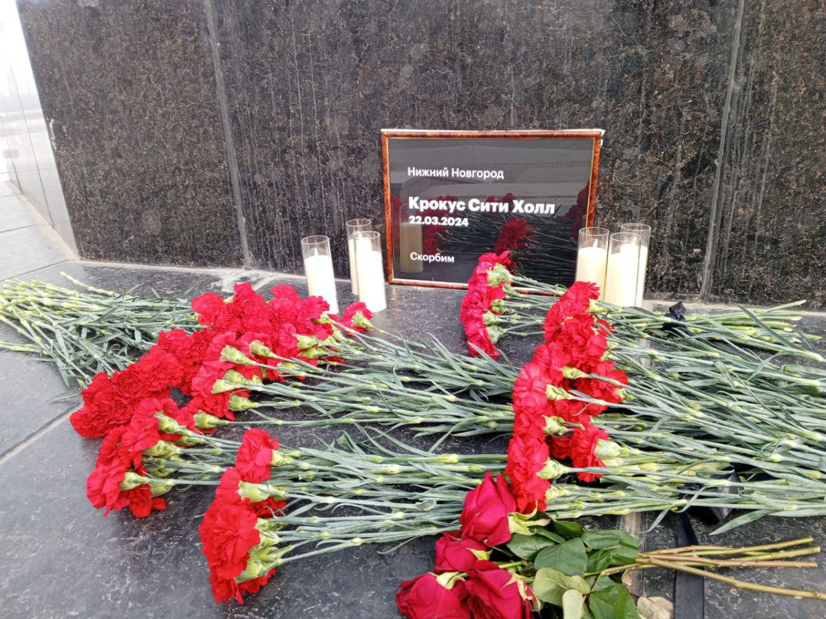 Мемориал, посвященный памяти жертв теракта в Подмосковье, организован у памятника Чкалову