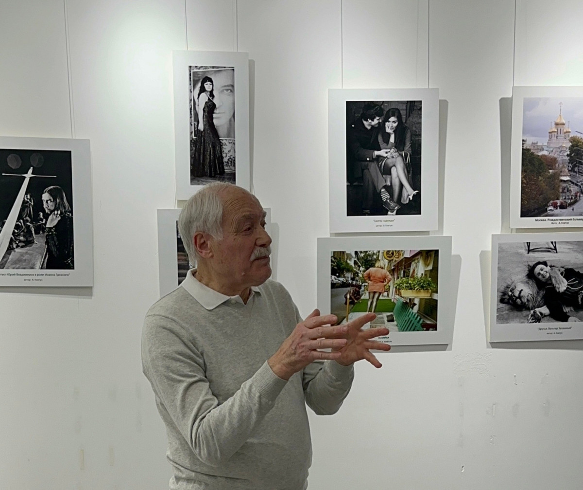 В Русском музее фотографии открылась выставка «Я жизнь пишу через линзу»