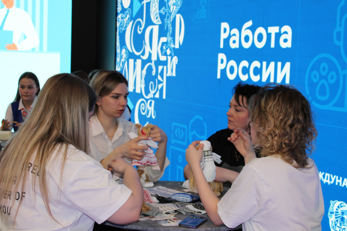 Более тысячи человек посетили площадку нижегородского кадрового центра «Работа России» на Фестивале профессий на выставке «Россия»