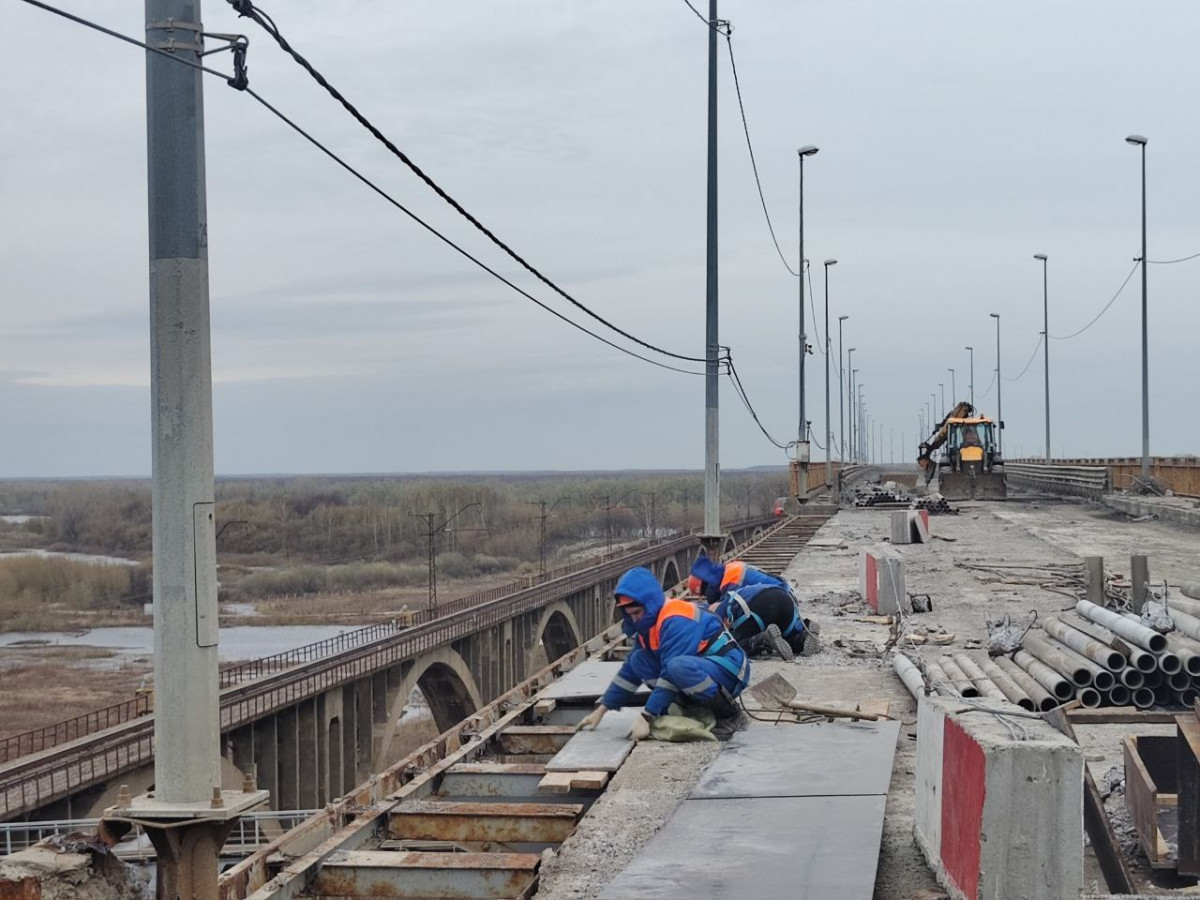 На старом Борском мосту завершилось фрезерование асфальтового покрытия