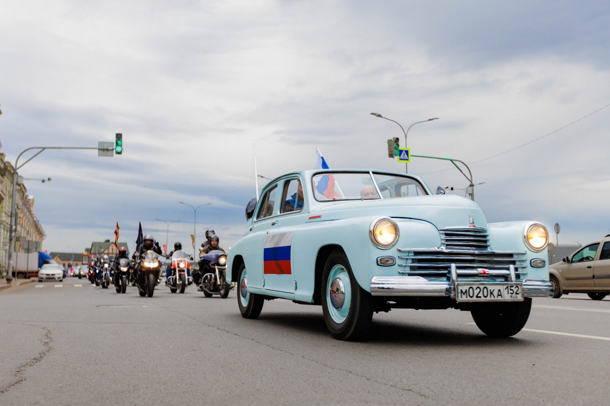 Легендарная ГАЗ-М-20 возглавила «Автопробег Победы» в Нижнем Новгороде