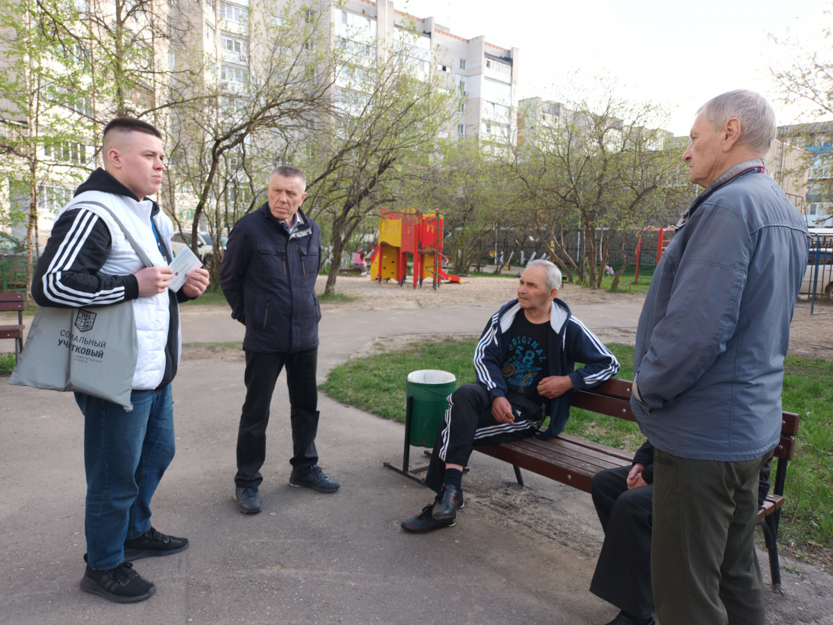 Социальные участковые помогают дзержинским пенсионерам выбрать территорию для благоустройства