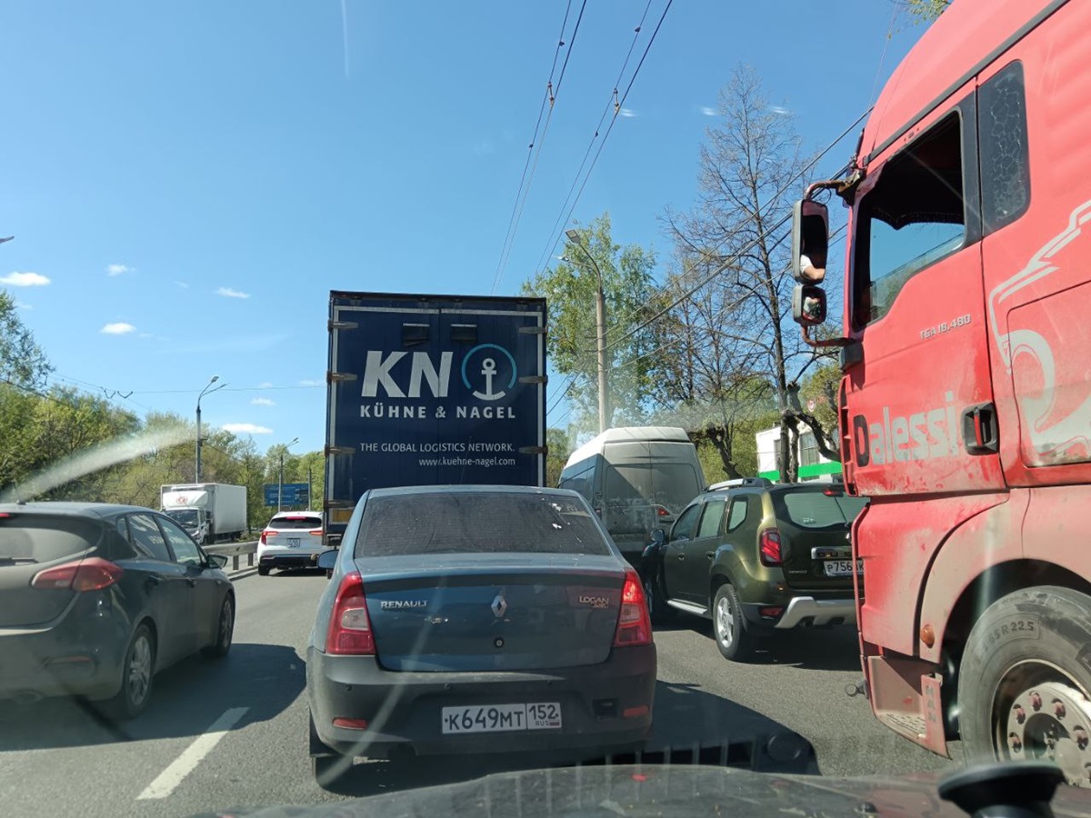Пробка на выезд из города образовалась на Московском шоссе