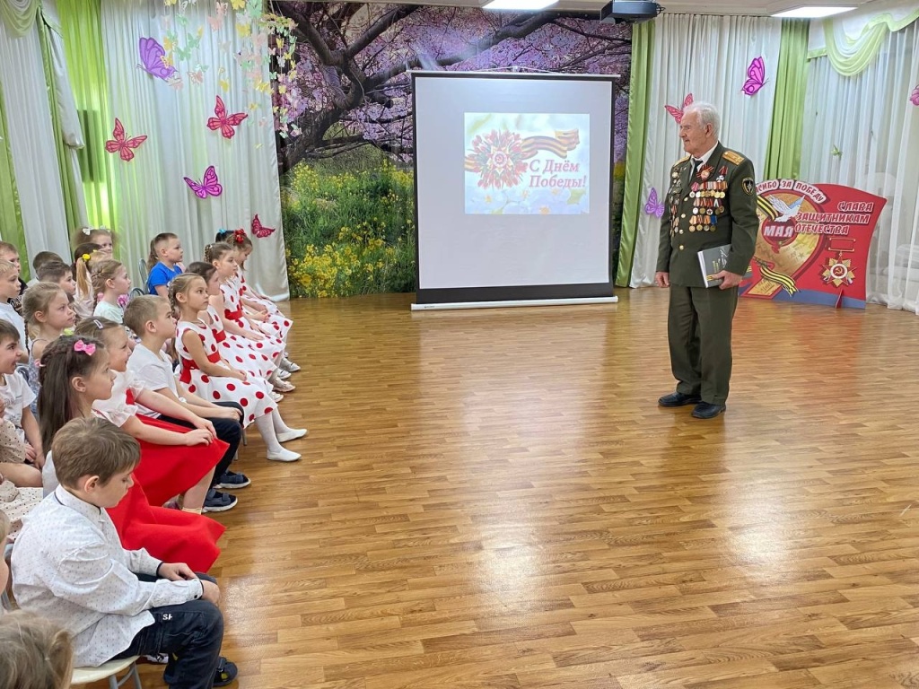Ветераны встречаются с детьми в школах и детсадах Автозаводского района