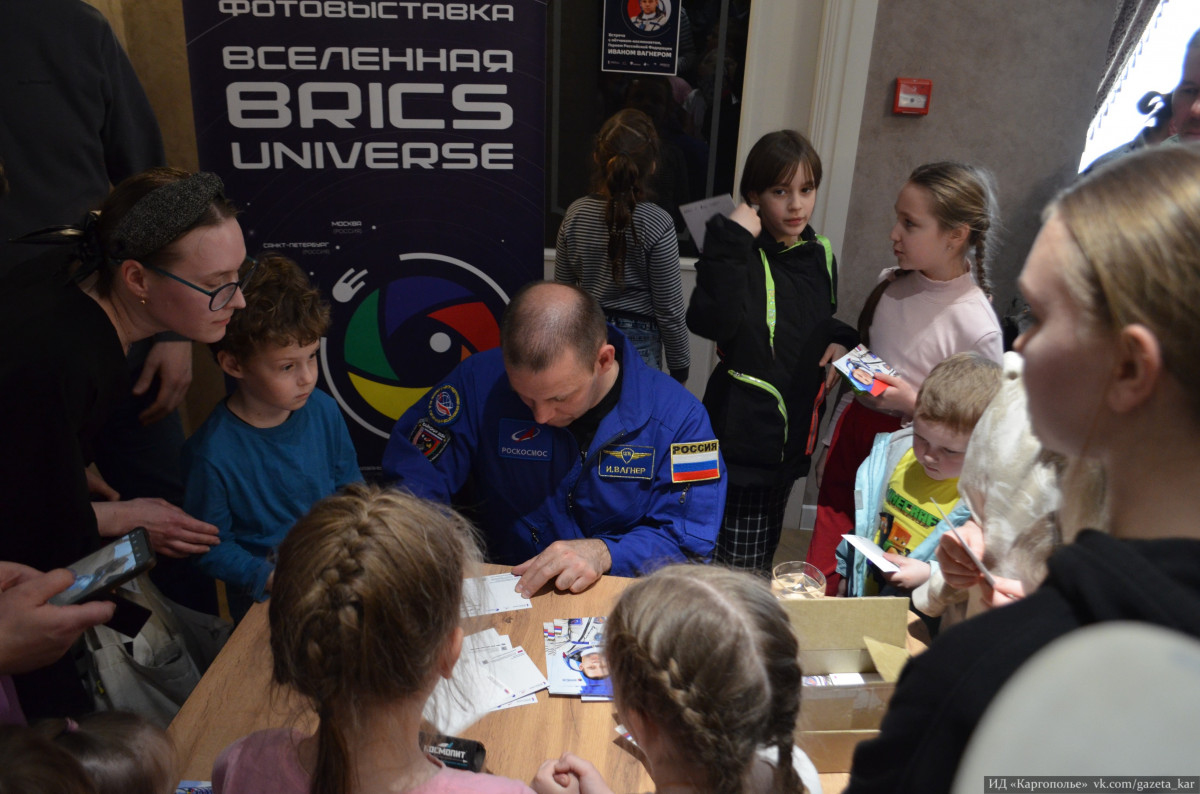 Выставка проекта Нижегородского планетария «Вселенная BRICS» открылась в Архангельской области