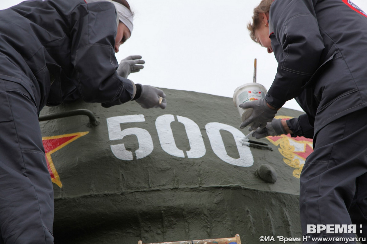 Танку-памятнику Т-34 в Нижегородском кремле вернули его боевой номер
