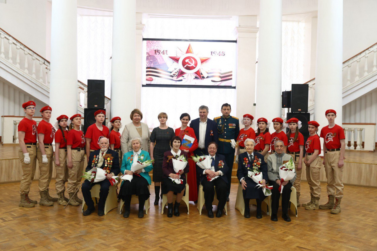 Руководители Дзержинска поздравили ветеранов с Днем Победы