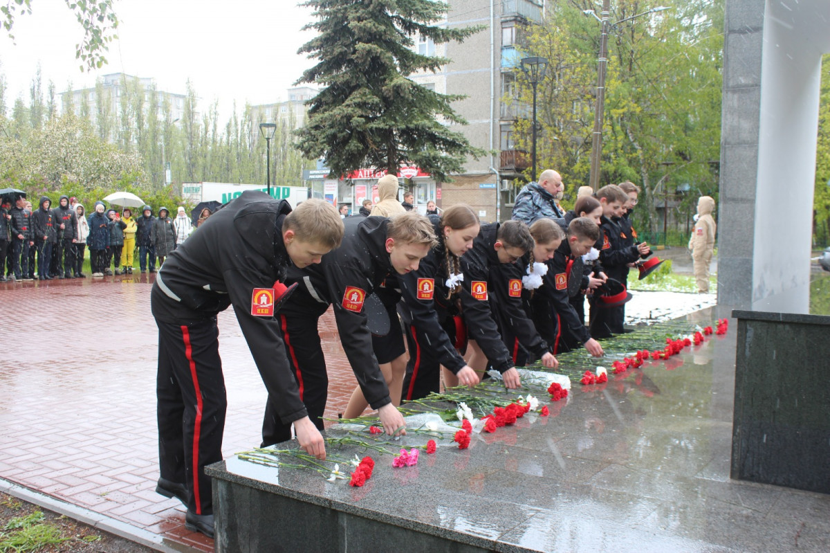 В Ленинском районе возложили цветы к стеле «Труженикам тыла»