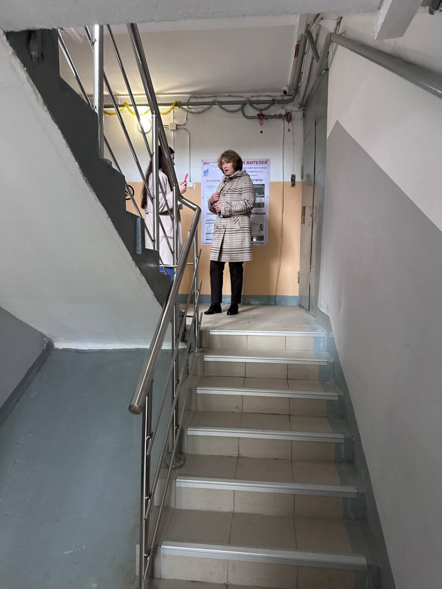 Депутаты ЗС НО проверили качество ремонта подъездов и лифтов в домах Нижнего Новгорода