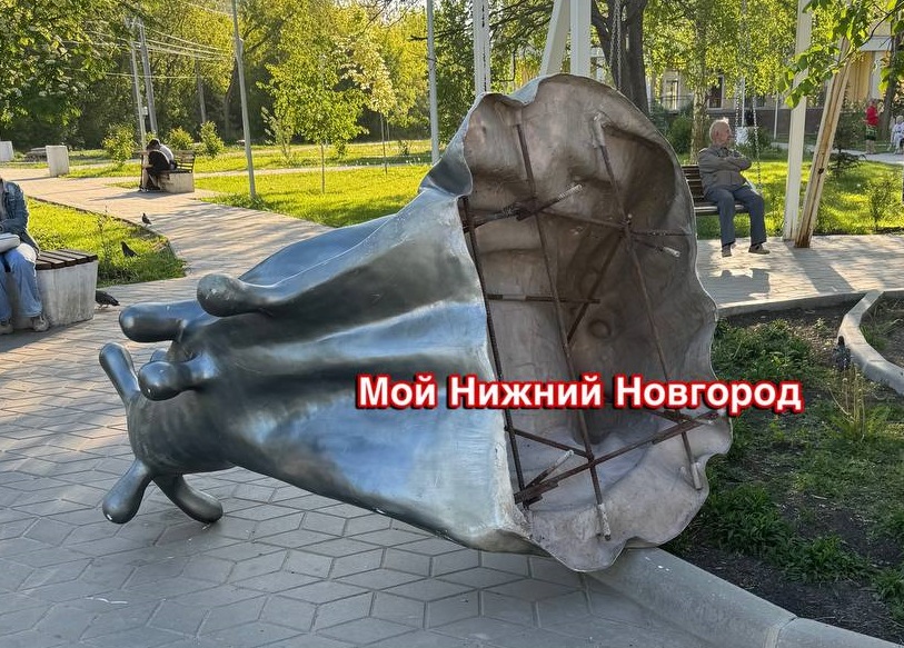 Рухнувший на улице Березовской арт-объект не будут восстанавливать