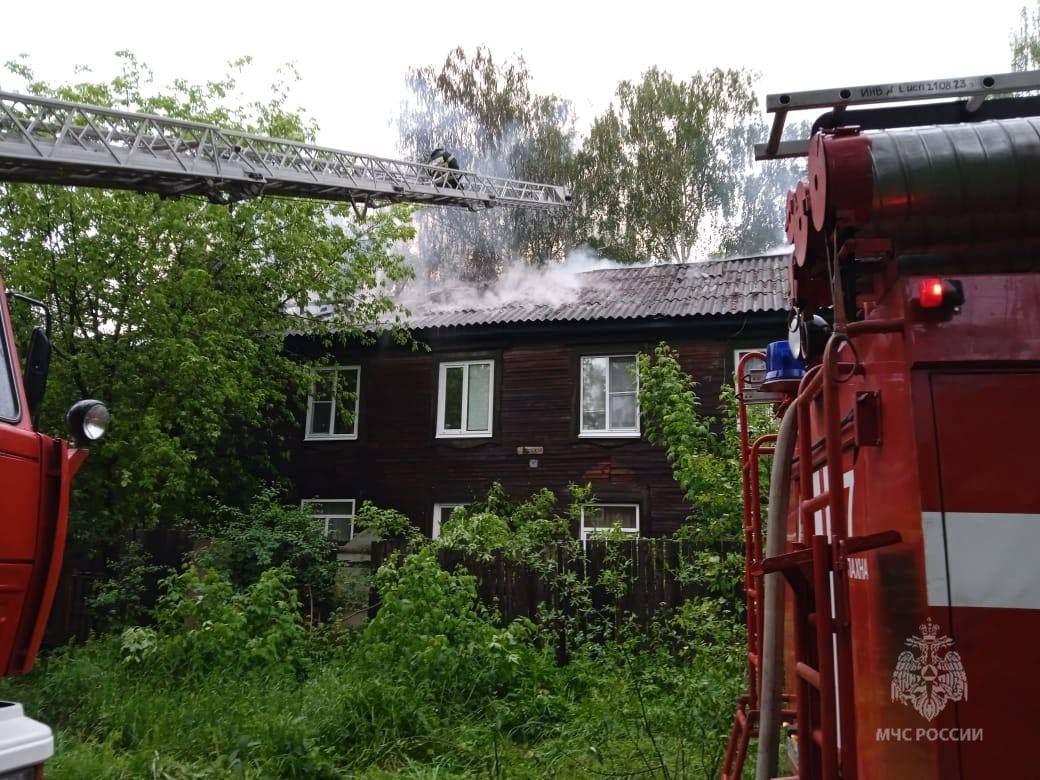 Жилой дом загорелся в Балахне из-за грозового разряда