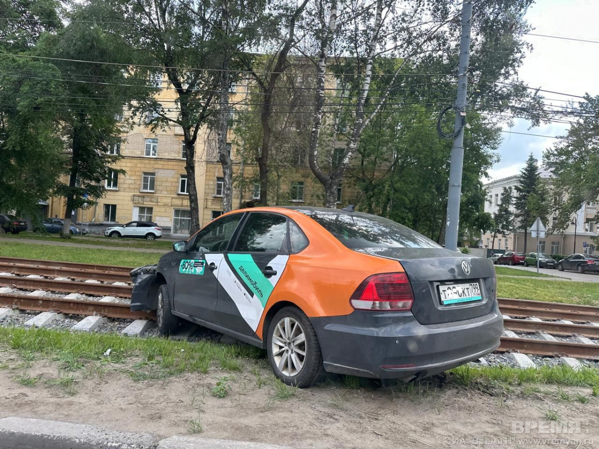 Движение трамваев остановлено на проспекте Гагарина из-за ДТП