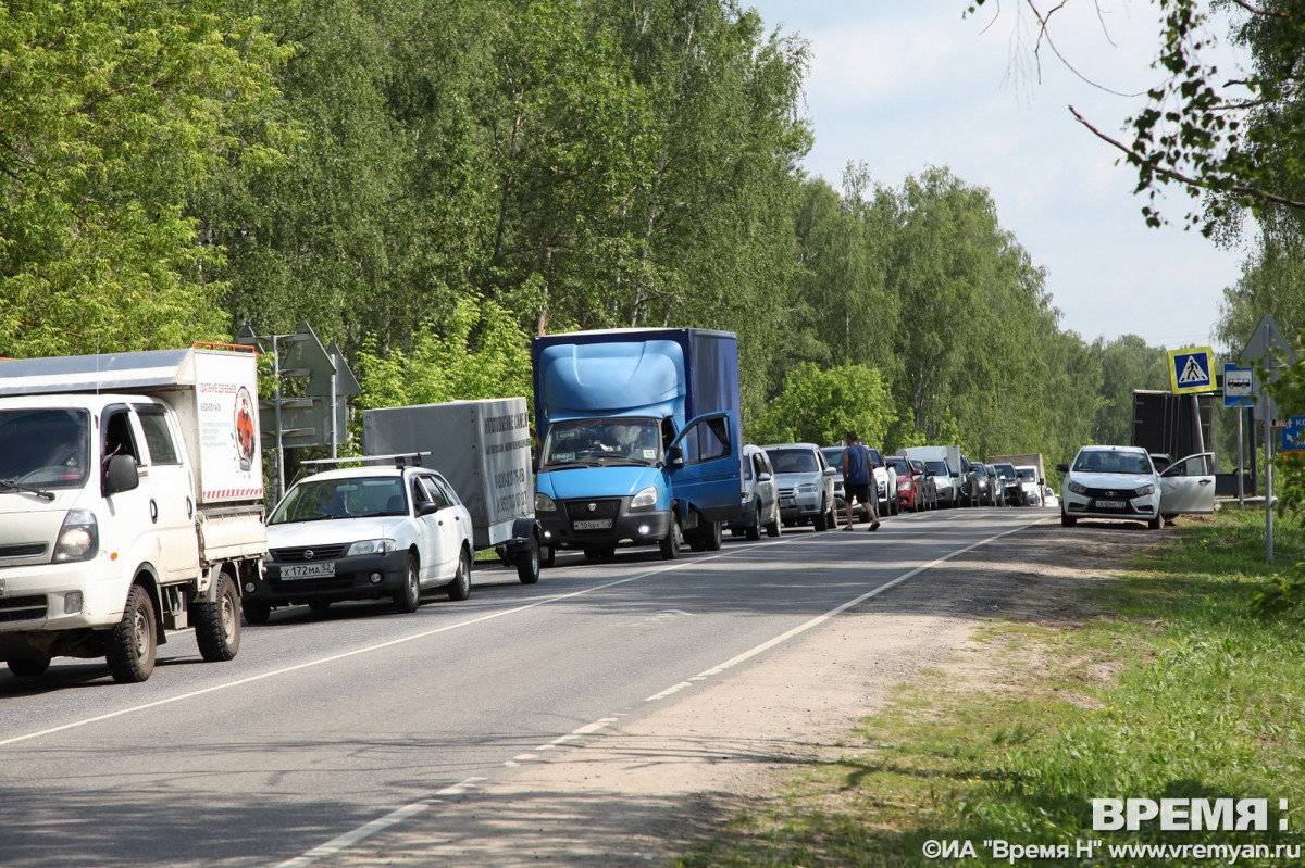 Огромная пробка образовалась перед въездом на Борский мост 7 июня