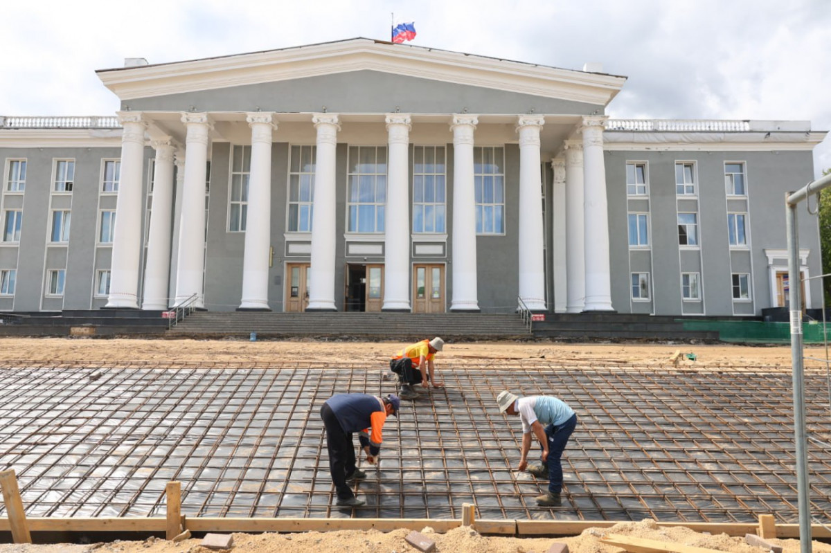 Благоустройство сквера у Дворца культуры химиков в Дзержинске выполнено на 45%