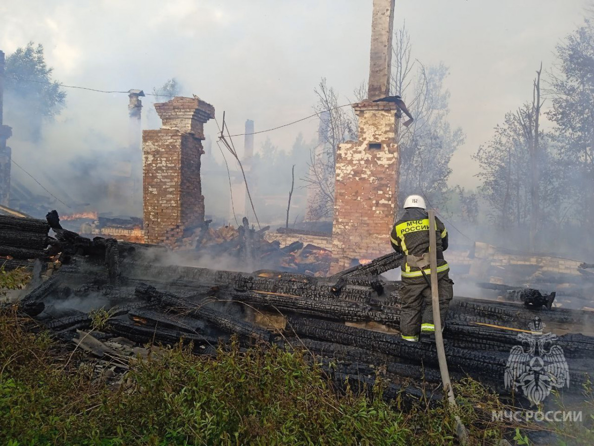 Крупный пожар произошел в Сокольском округе сегодня ночью