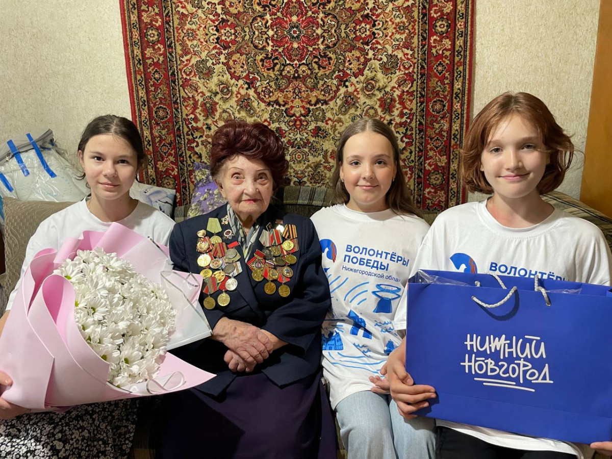 Волонтёры Победы поздравили нижегородку Тамару Рунову с 100-летием