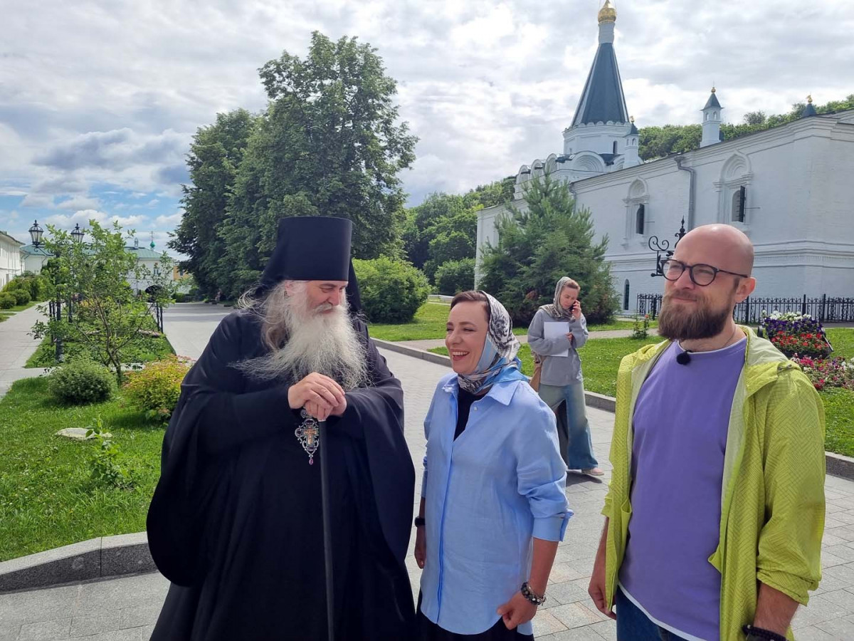 Телеведущая Тутта Ларсен сняла фильм в нижегородском монастыре