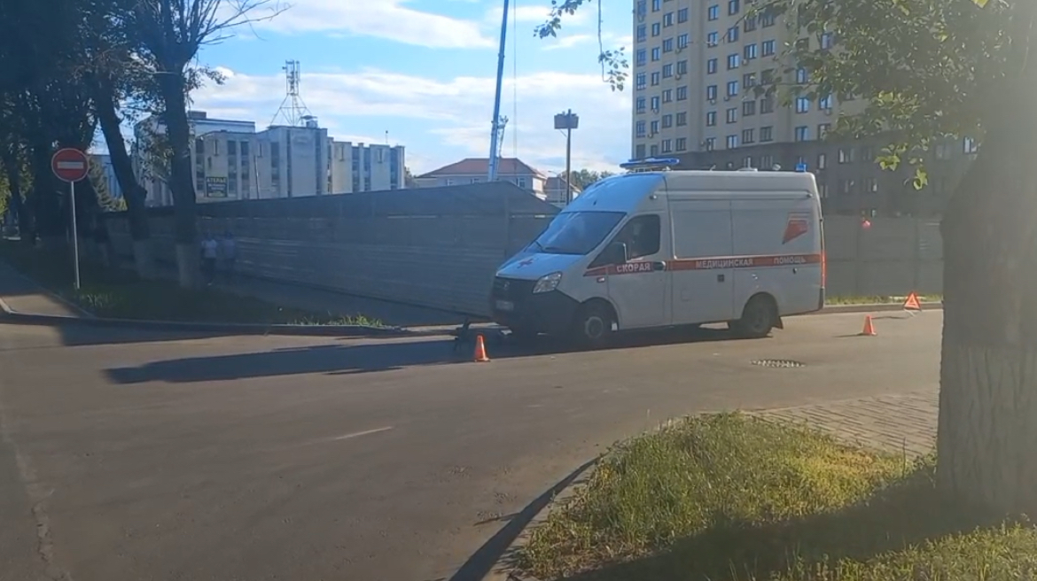 Женщина на самокате совершила ДТП с участием скорой помощи в Нижнем Новгороде