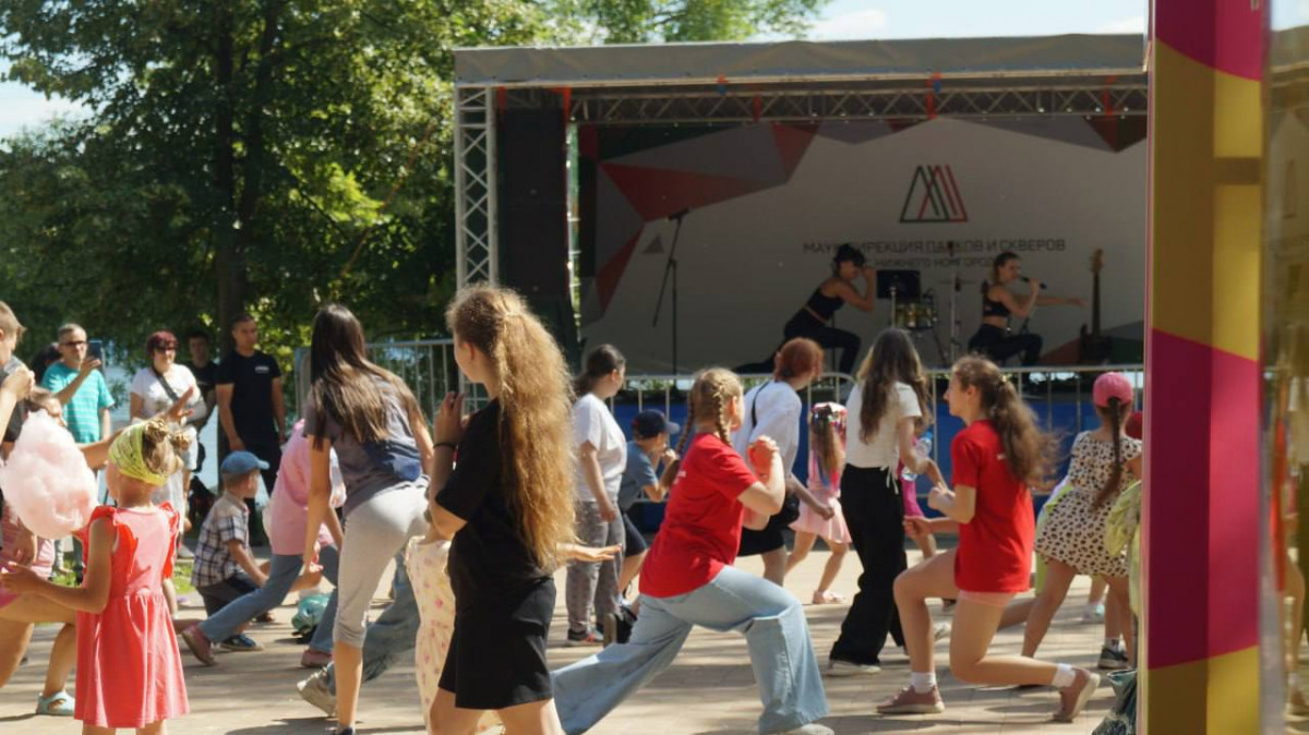 Опубликованы фото празднования Дня молодежи в парке Светлоярский
