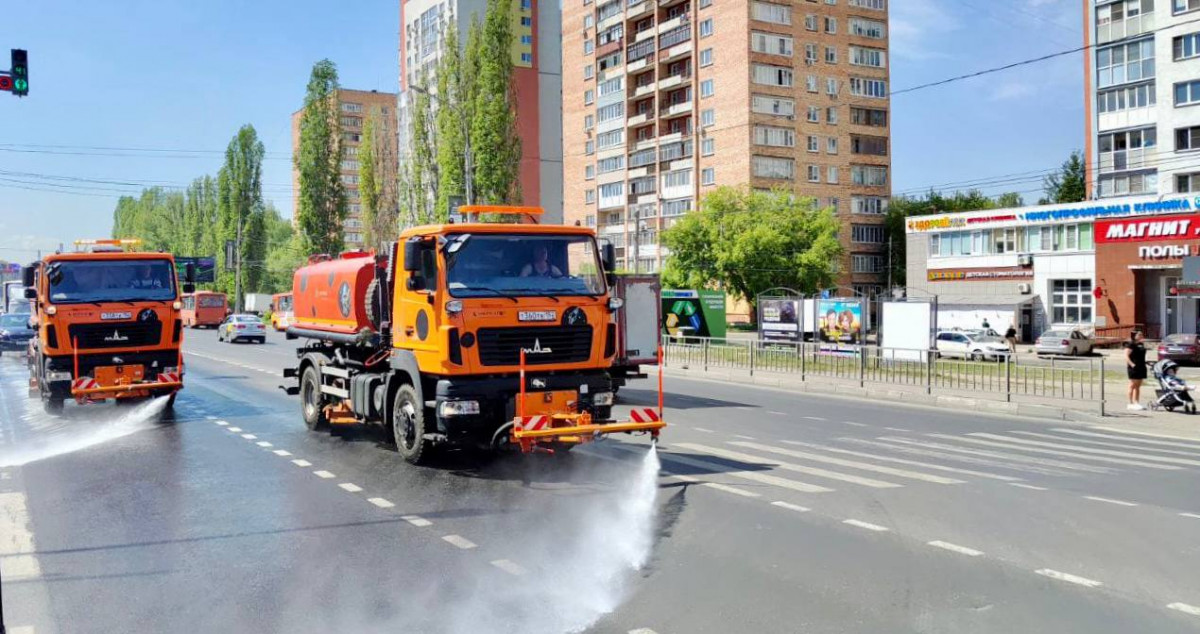 Нижегородские дороги поливают в жару до трёх раз в сутки